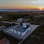 Luxury With Private Pool Villa *