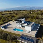 Luxury With Private Pool Villa *