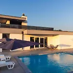 Luxury With Private Pool *