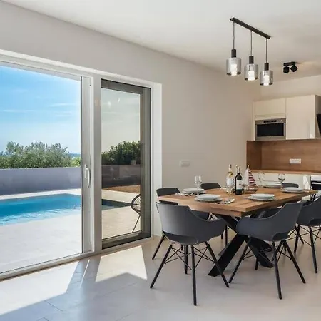 빌라 Luxury With Private Pool 브르시