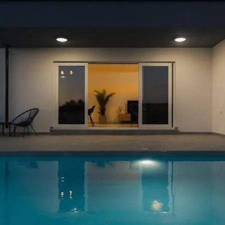 Luxury With Private Pool 빌라 *