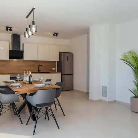 빌라 Luxury With Private Pool 브르시