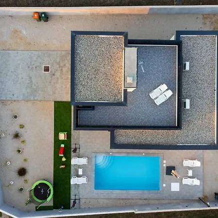 Luxury With Private Pool 빌라 브르시