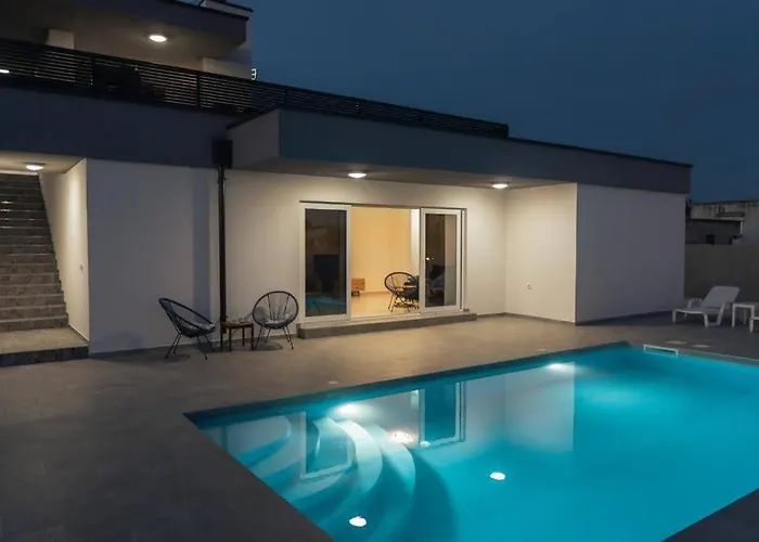 Luxury With Private Pool Villa *