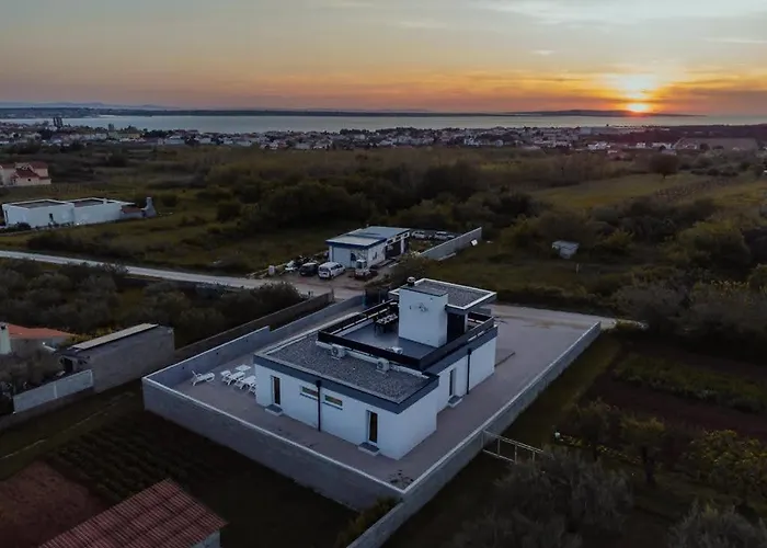 Luxury With Private Pool Villa *