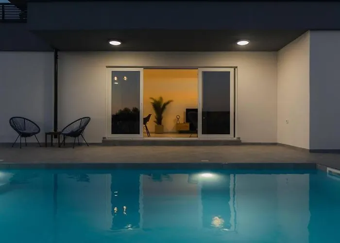 Luxury With Private Pool Villa *