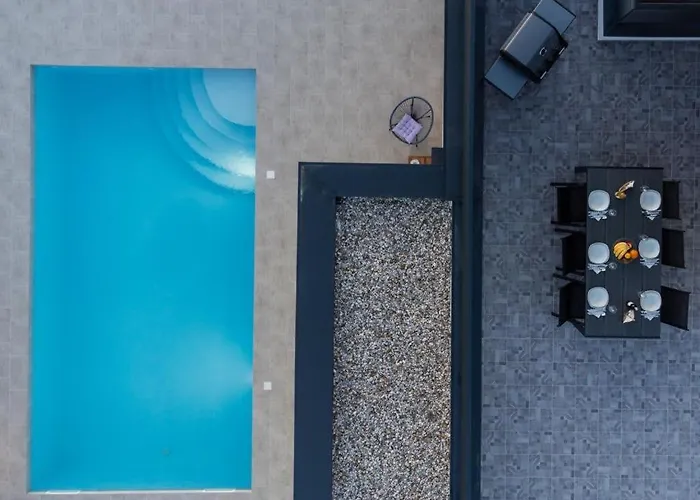 Luxury With Private Pool Villa *