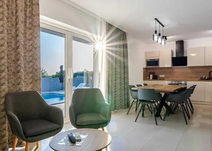 Luxury With Private Pool Villa *